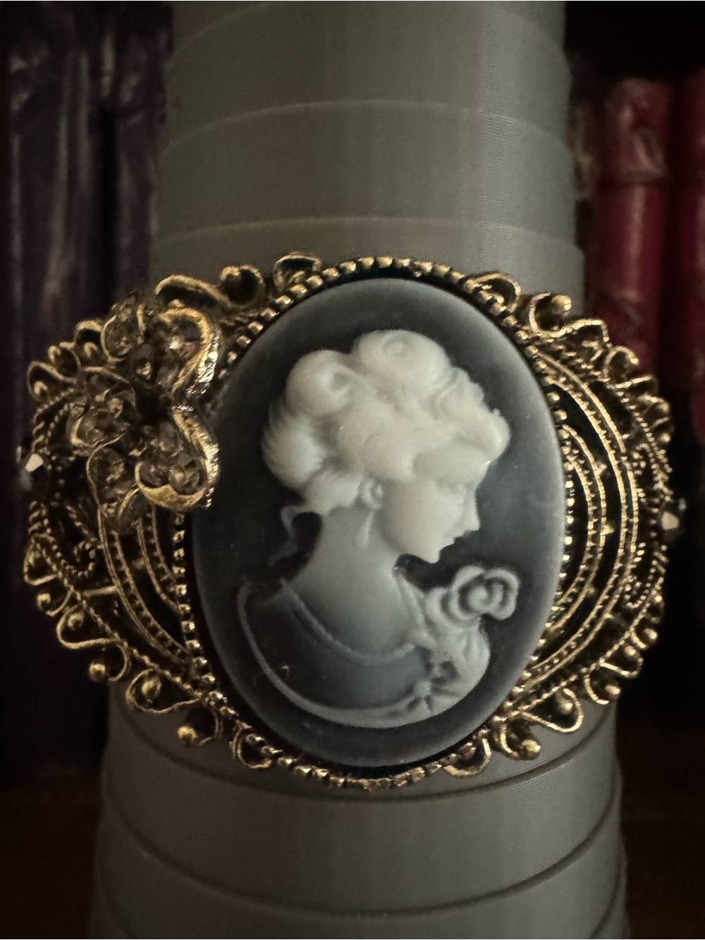 Vintage-Style Black and White Cameo Bracelet with Gold Filigree